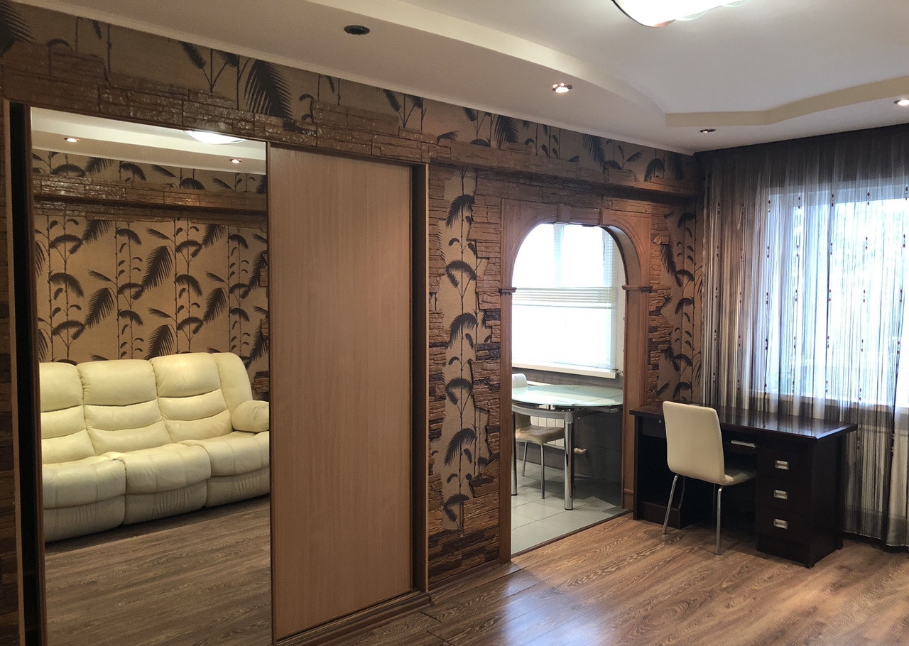 Ботаническая 1е красноярск. 4х комнатная красноярск. 5 ти комнатные квартиры красноярск. 4х комнатная красноярск. Красноярские квартиры.