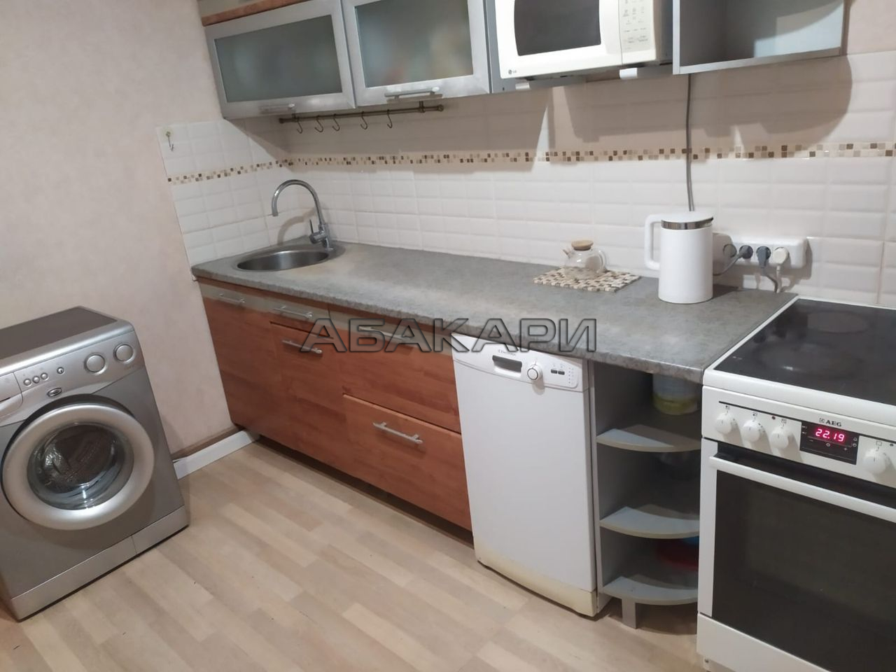 3-комнатная Линейная улица, 99  за 37000 руб/мес фото 2