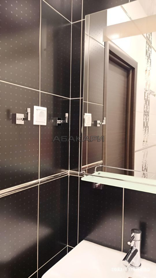 3-комнатная Капитанская улица, 6  за 48000 руб/мес фото 1