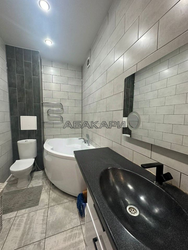 3-комнатная Линейная улица, 122  за 55000 руб/мес фото 1