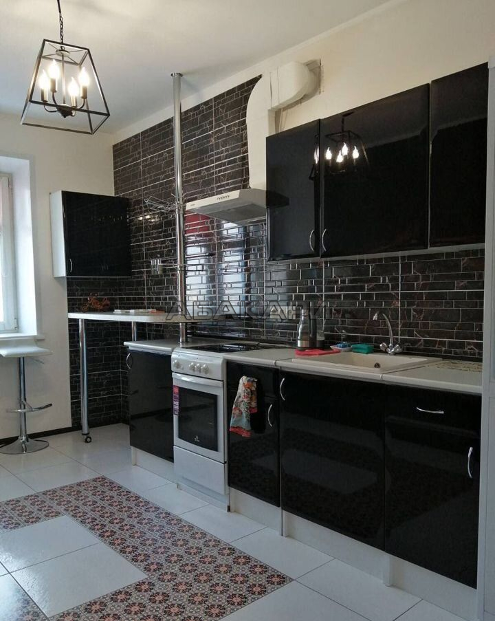 3-комнатная Краснодарская улица, 10А  за 65000 руб/мес фото 1