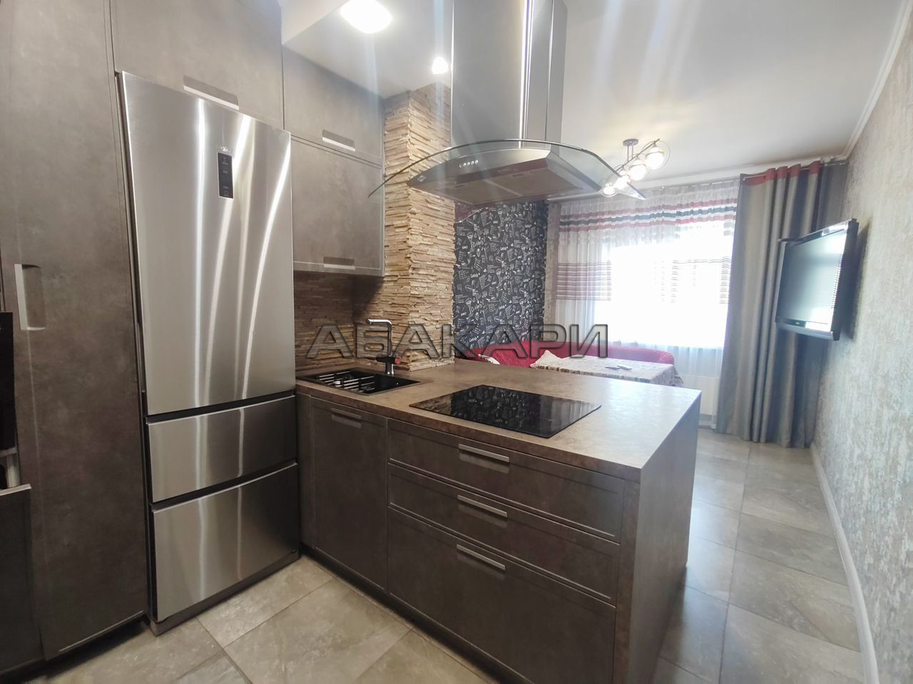 3-комнатная улица 3 Августа, 26  за 65000 руб/мес фото 1