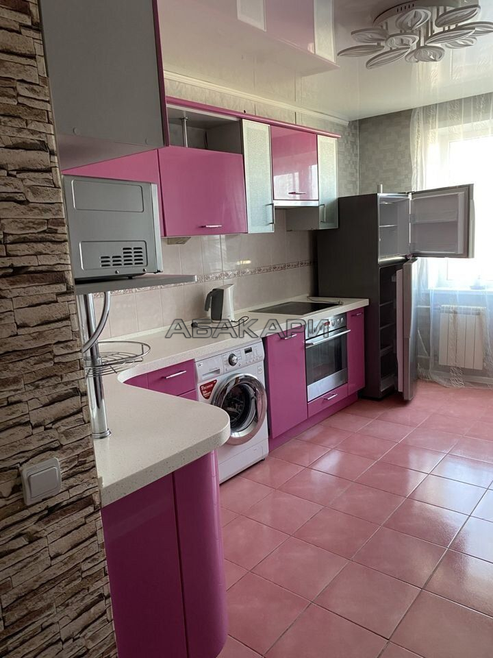 3-комнатная улица Молокова, 40  за 50000 руб/мес фото 1