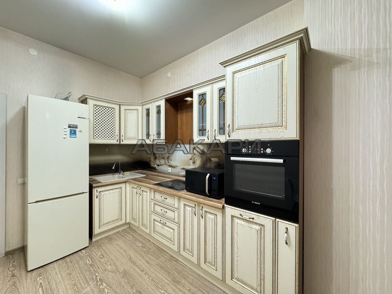 2-комнатная улица Петра Ломако, 2  за 48500 руб/мес фото 1