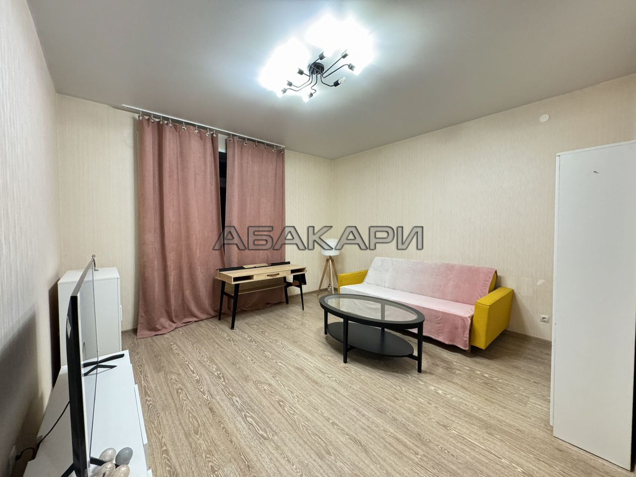 2-комнатная улица Петра Ломако, 2  за 48500 руб/мес фото 3