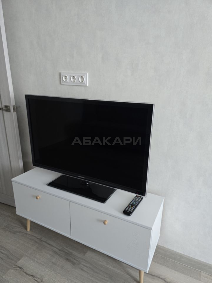 1-комнатная Октябрьская улица, 10  за 50000 руб/мес фото 17