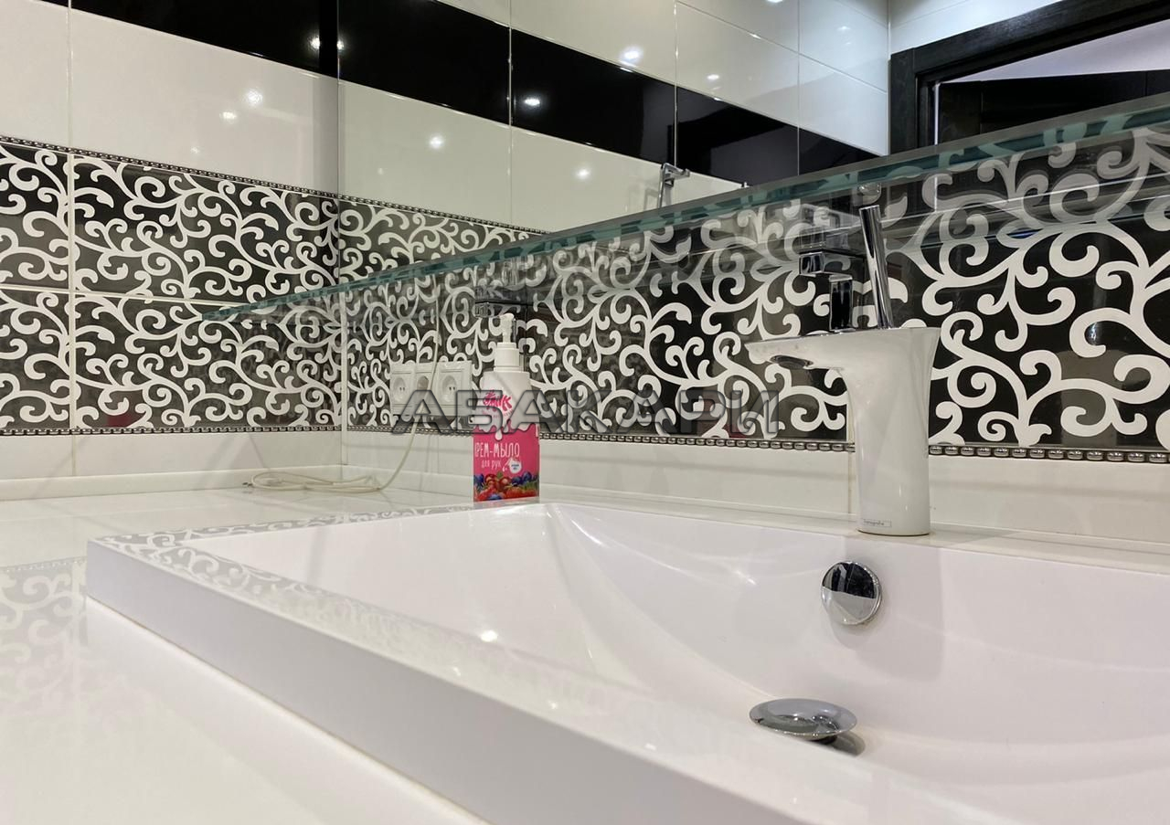 3-комнатная улица Парижской Коммуны, 44  за 90000 руб/мес фото 3