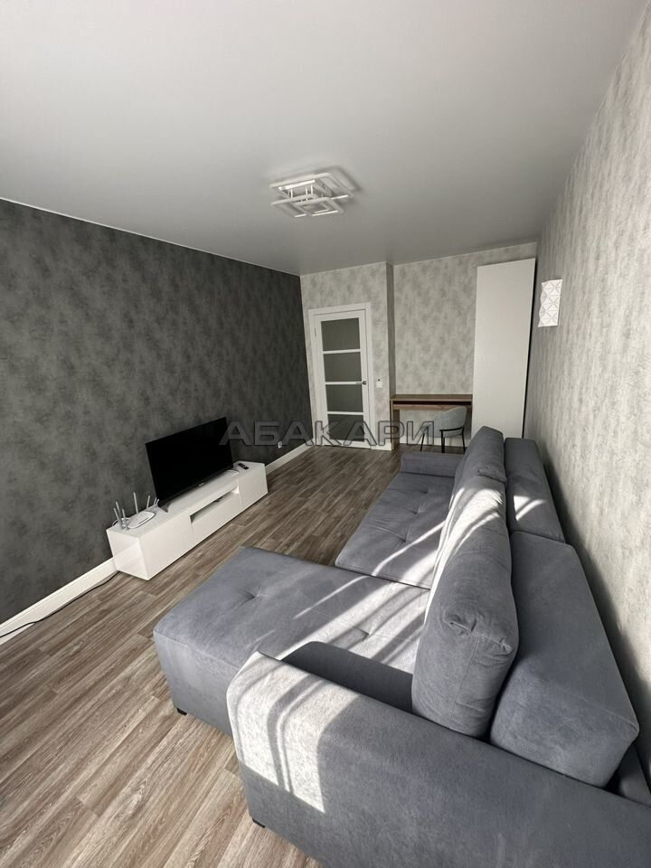 1-комнатная Октябрьская улица, 10  за 45000 руб/мес фото 1