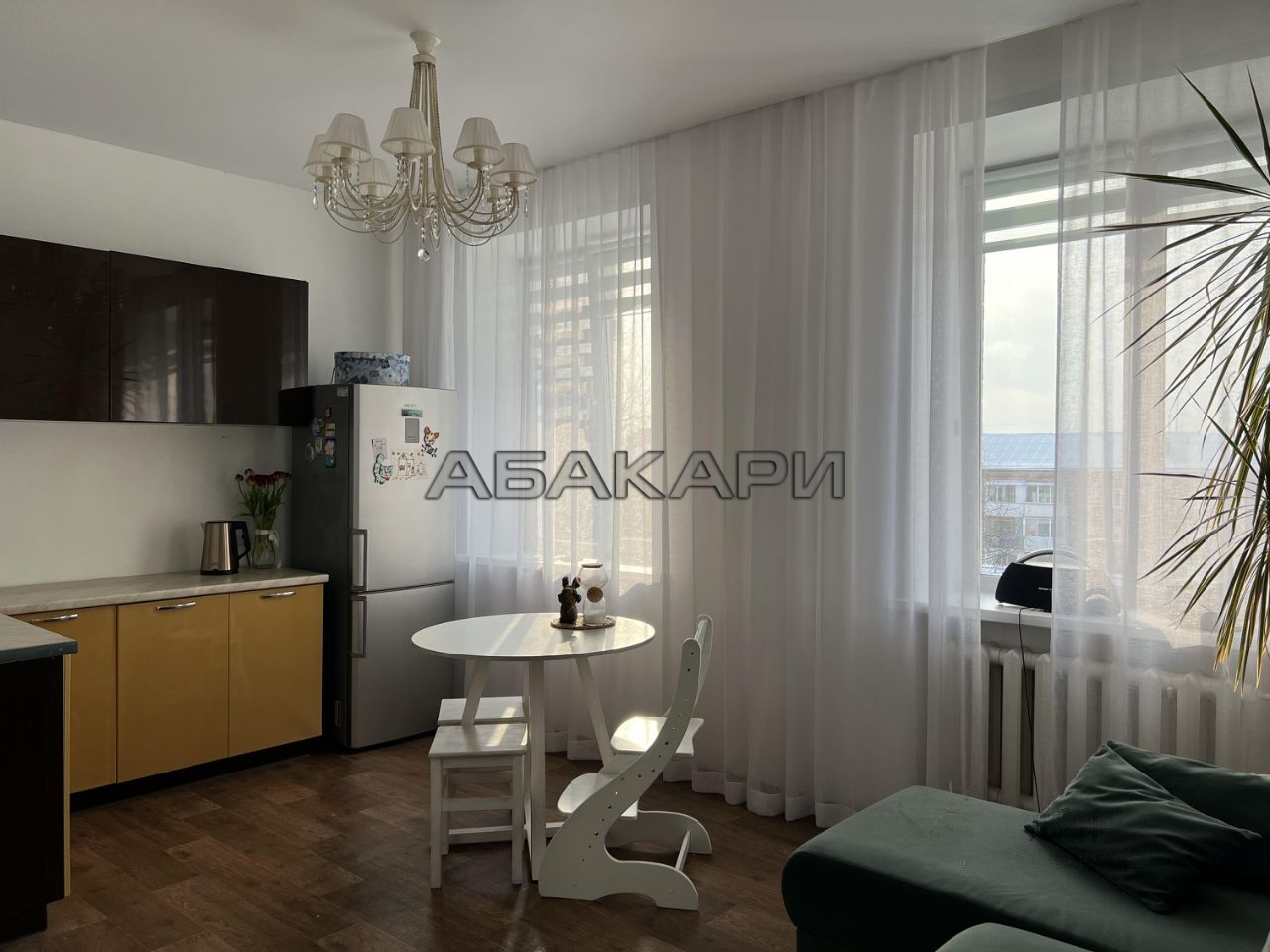 3-комнатная улица Урицкого, 51  за 64000 руб/мес фото 1