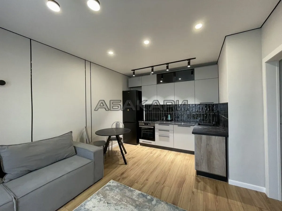 1-комнатная улица Авиаторов, 43  за 50000 руб/мес фото 1