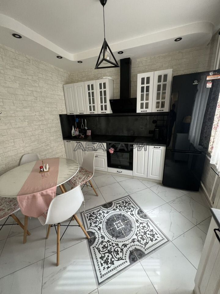 3-комнатная улица Алексеева, 101  за 60000 руб/мес фото 1