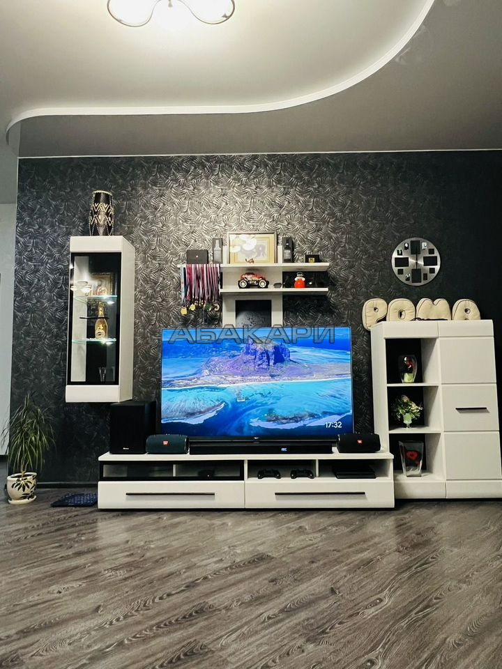 3-комнатная Навигационная улица, 7  за 80000 руб/мес фото 1