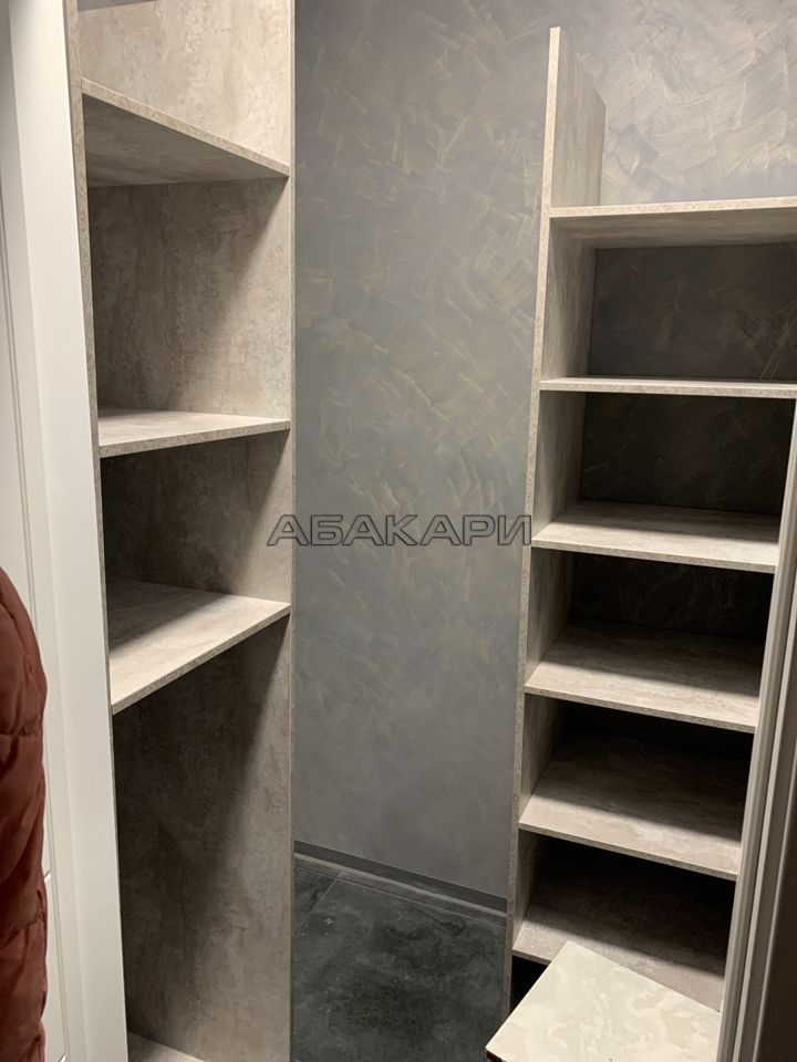 3-комнатная улица Петра Ломако, 10  за 80000 руб/мес фото 1