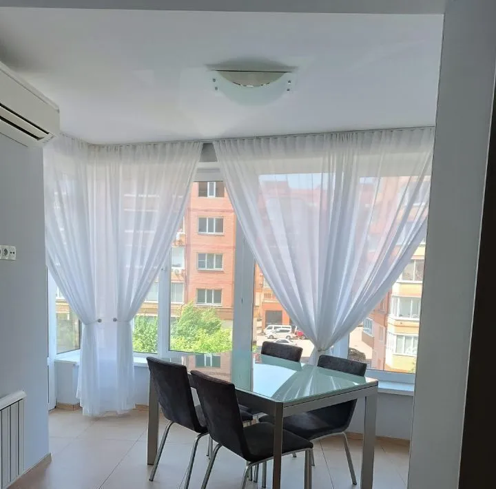 3-комнатная улица Авиаторов, 25  за 60000 руб/мес фото 3
