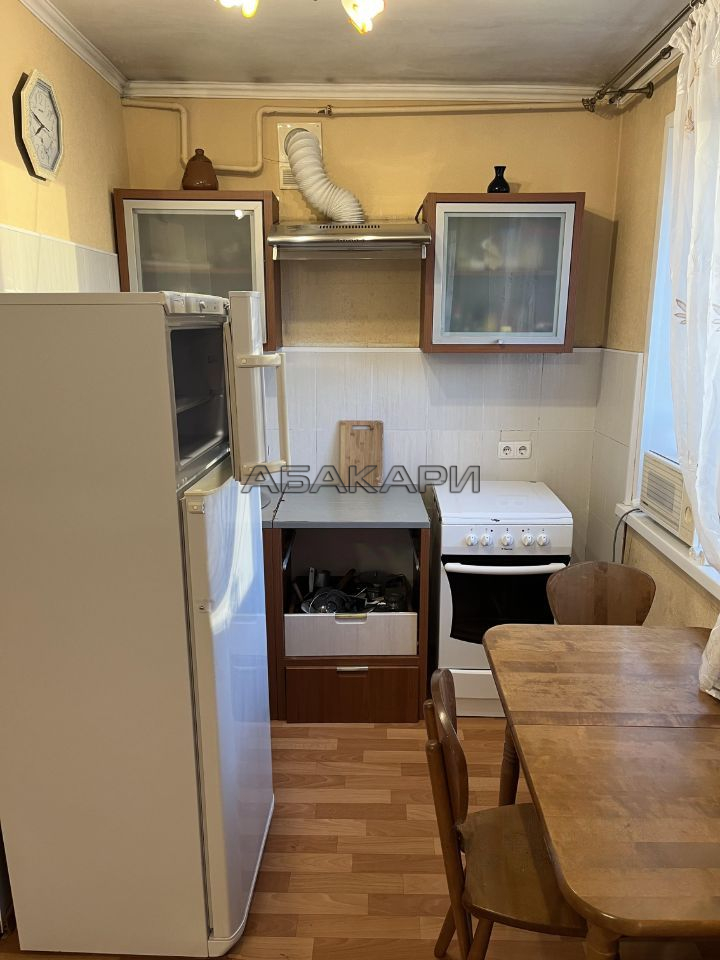 3-комнатная улица Кирова, 10  за 40000 руб/мес фото 1