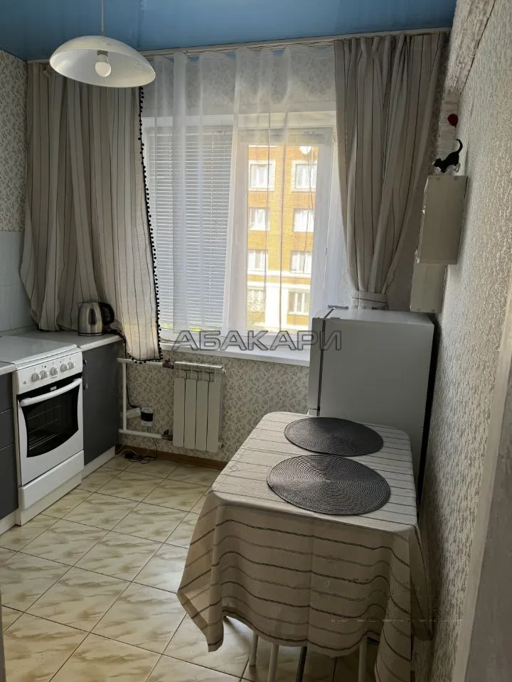 3-комнатная улица Республики, 44  за 45000 руб/мес фото 1