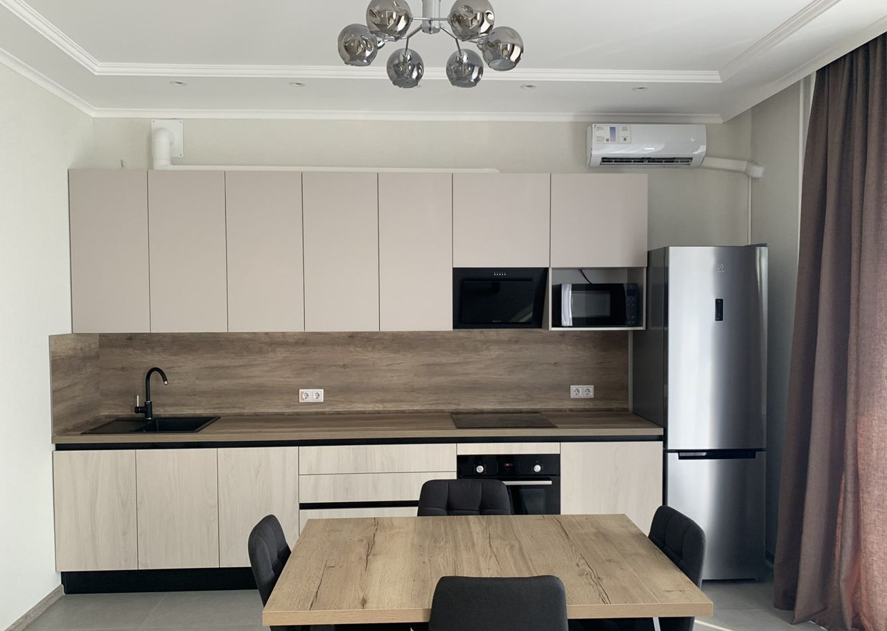 2-комнатная улица Авиаторов, 21  за 65000 руб/мес фото 1