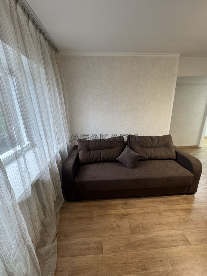 3-комнатная улица Чайковского, 8  за 35000 руб/мес фото 1