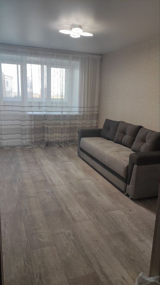 1-комнатная улица Шахтёров, 8  за 33000 руб/мес фото 1