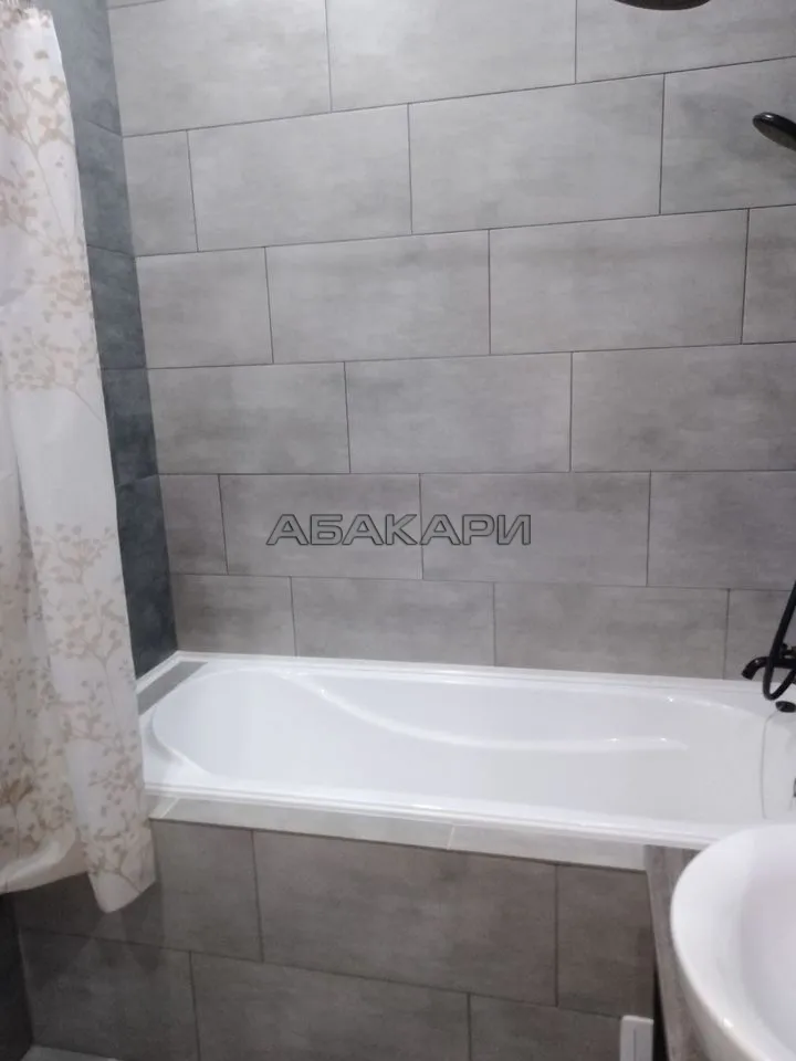 2-комнатная улица Петра Ломако, 6  за 40000 руб/мес фото 3