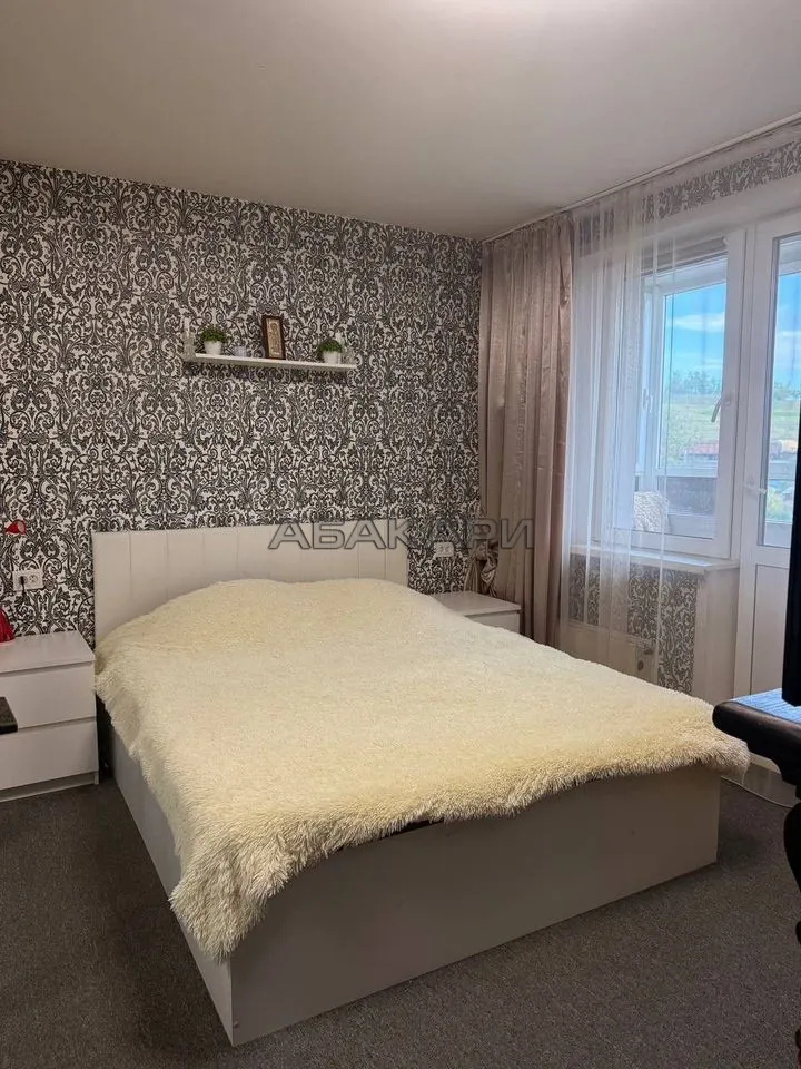 3-комнатная улица Калинина, 18  за 42000 руб/мес фото 1