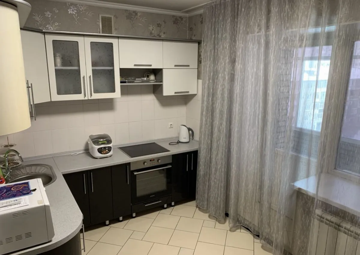 3-комнатная улица 9 Мая, 20  за 55000 руб/мес фото 1