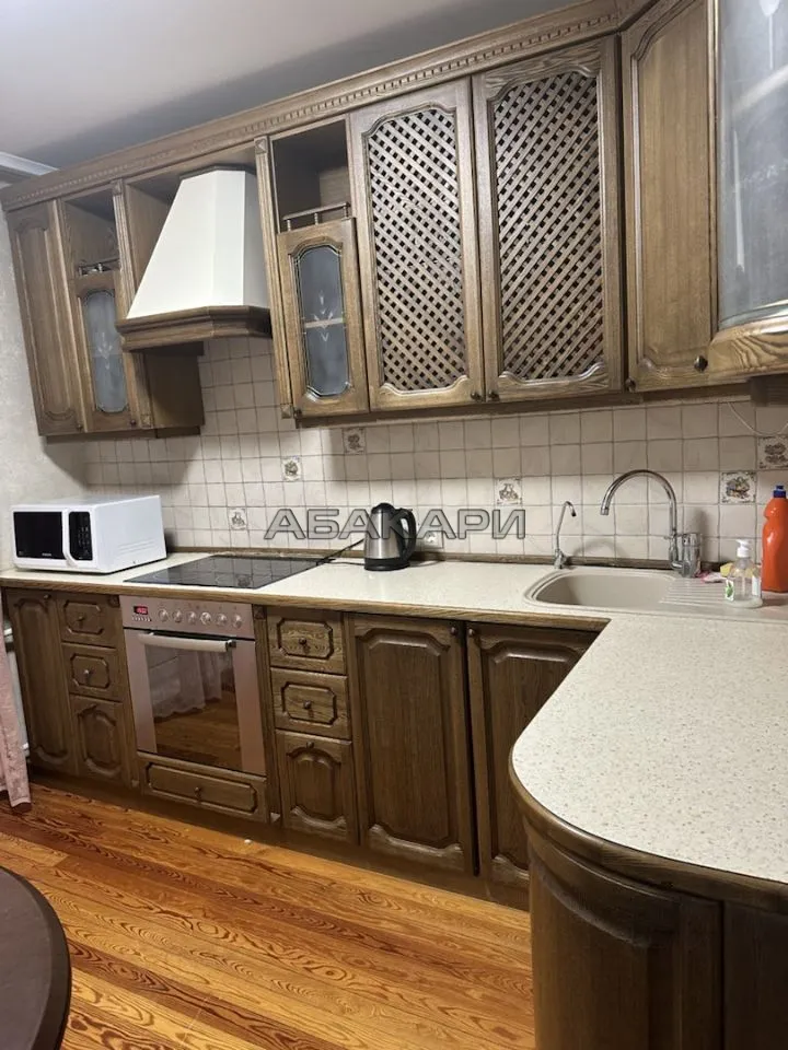 2-комнатная улица Молокова, 50  за 50000 руб/мес фото 1