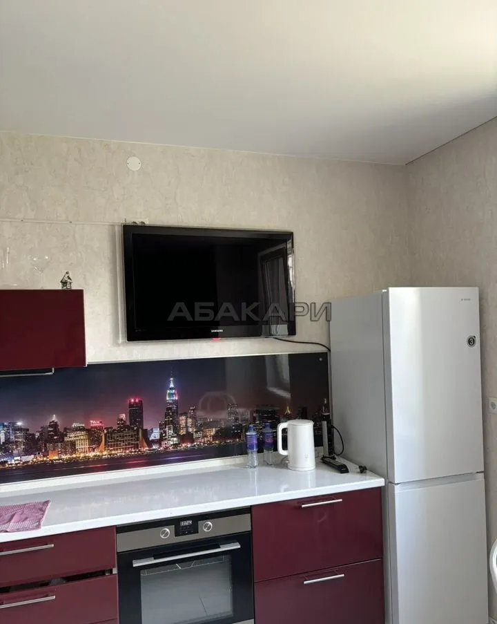 2-комнатная улица Петра Ломако, 14  за 44000 руб/мес фото 3