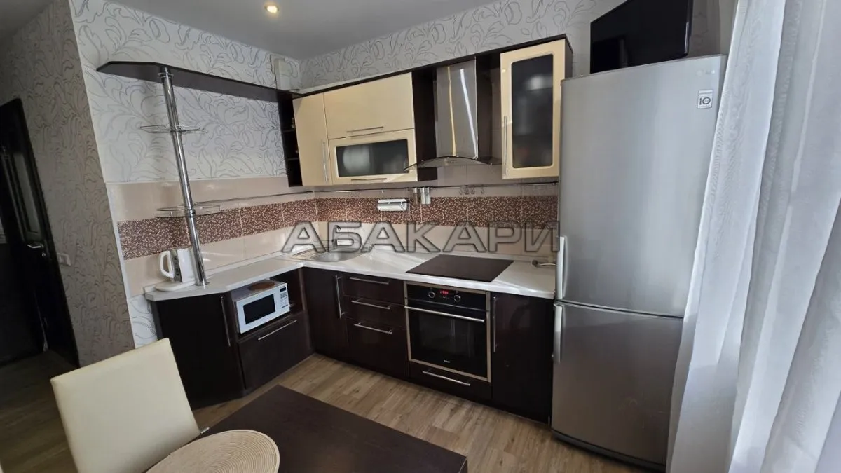 2-комнатная улица Побежимова, 11  за 40000 руб/мес фото 1