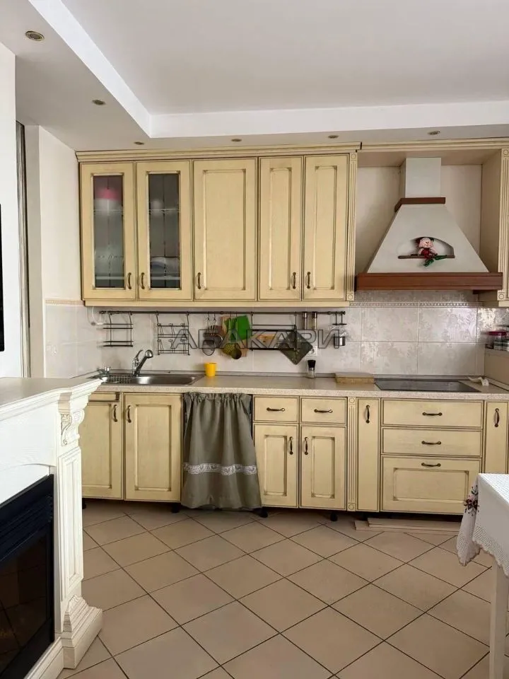 3-комнатная Судостроительная улица, 137  за 50000 руб/мес фото 1