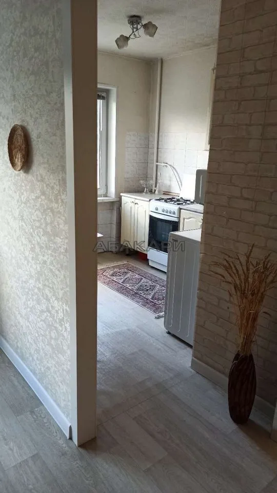 2-комнатная проспект имени Газеты Красноярский Рабочий, 119  за 33000 руб/мес фото 1