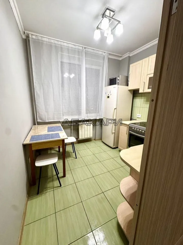 1-комнатная проспект имени Газеты Красноярский Рабочий, 100  за 25000 руб/мес фото 2