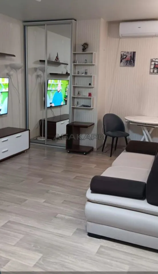 1-комнатная улица Авиаторов, 45  за 42000 руб/мес фото 2