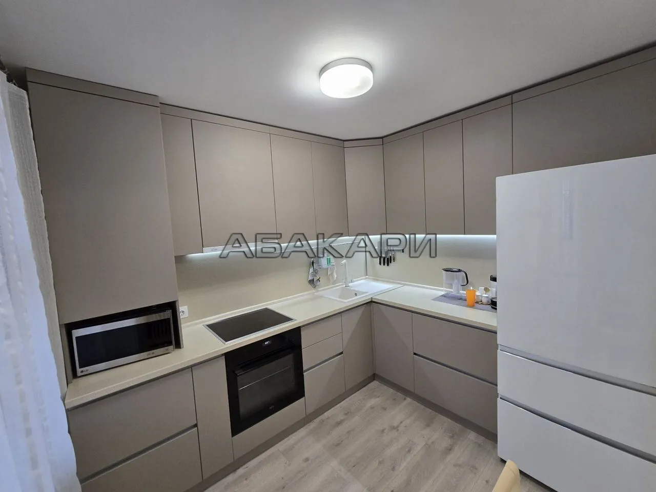 3-комнатная Якорный переулок, 10  за 65000 руб/мес фото 1