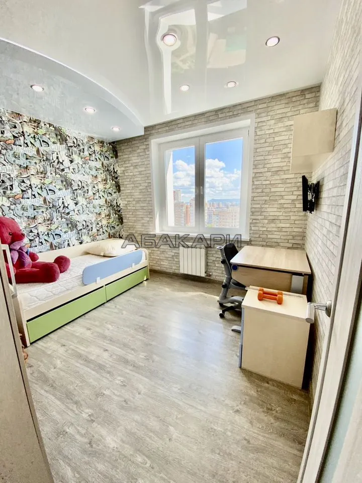 4-комнатная улица 9 Мая, 83  за 100000 руб/мес фото 3