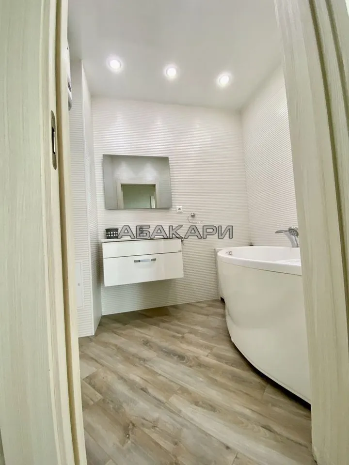 4-комнатная улица 9 Мая, 83  за 100000 руб/мес фото 6