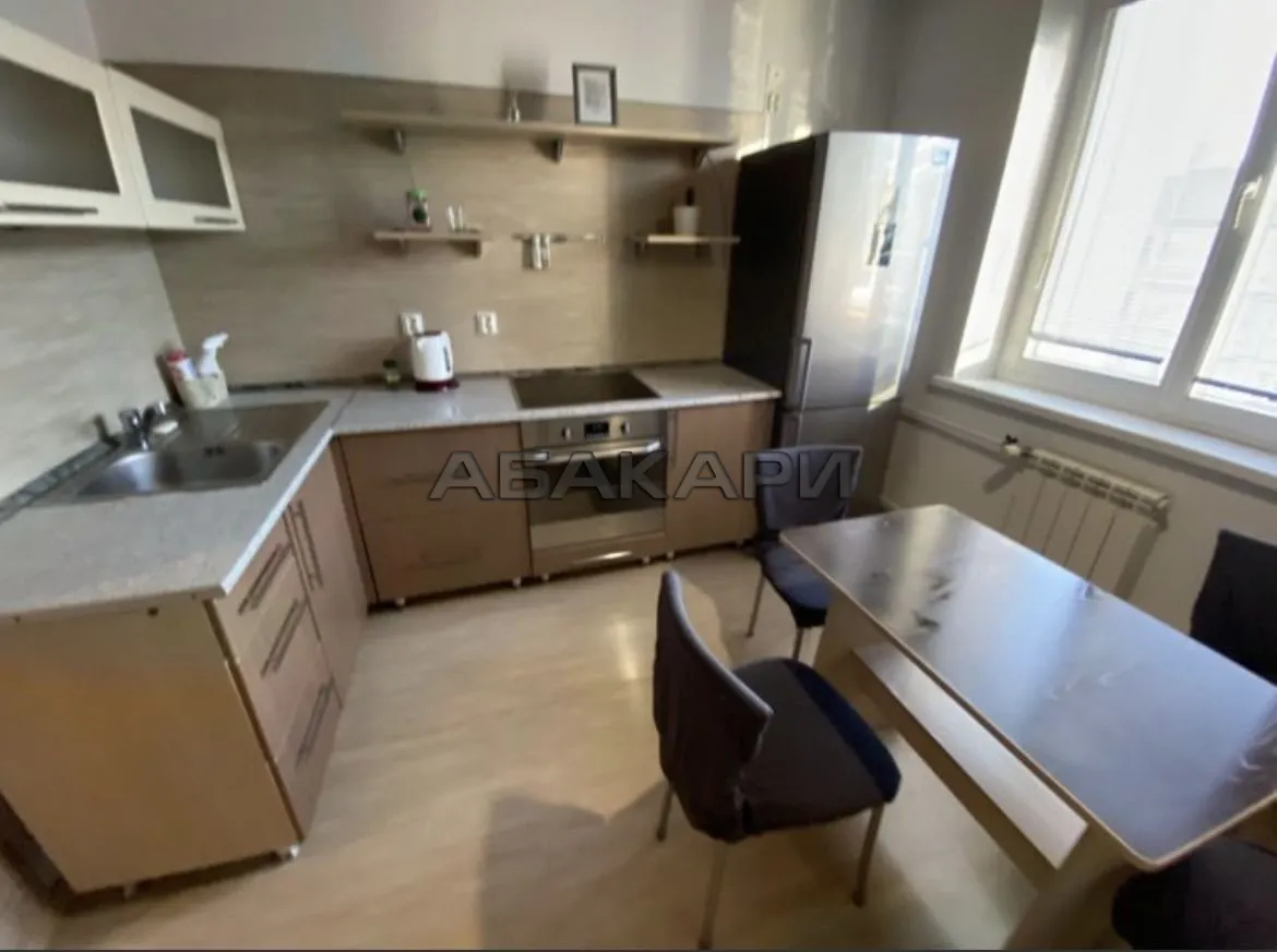 3-комнатная улица Молокова, 64  за 55000 руб/мес фото 1