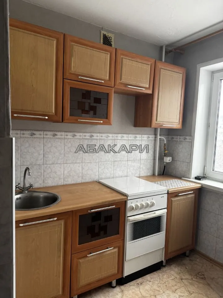 3-комнатная улица 60 лет Октября, 32  за 30000 руб/мес фото 1