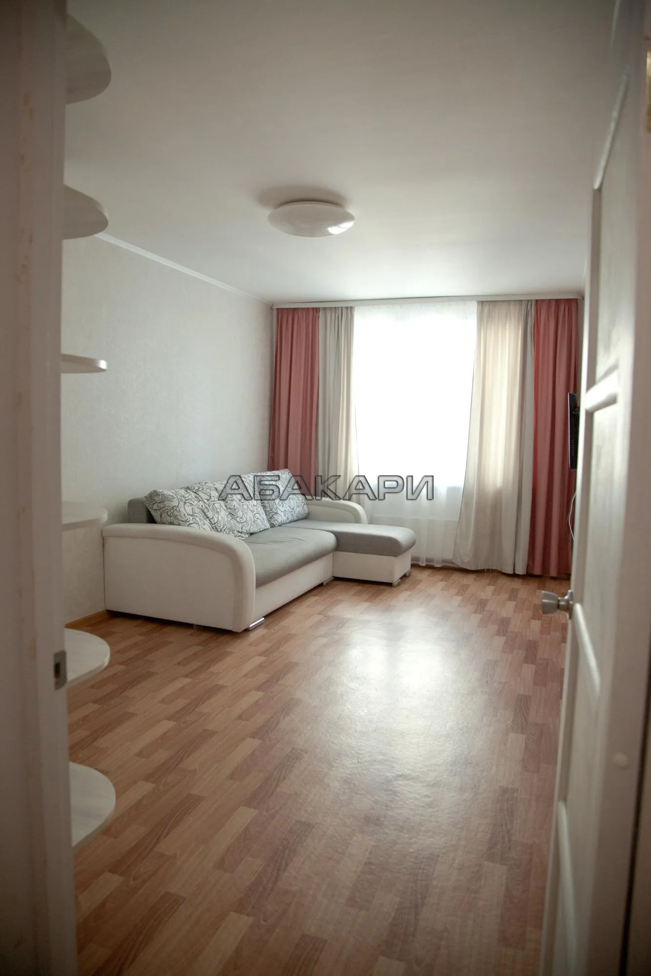 1-комнатная улица 9 Мая, 83  за 40000 руб/мес фото 3