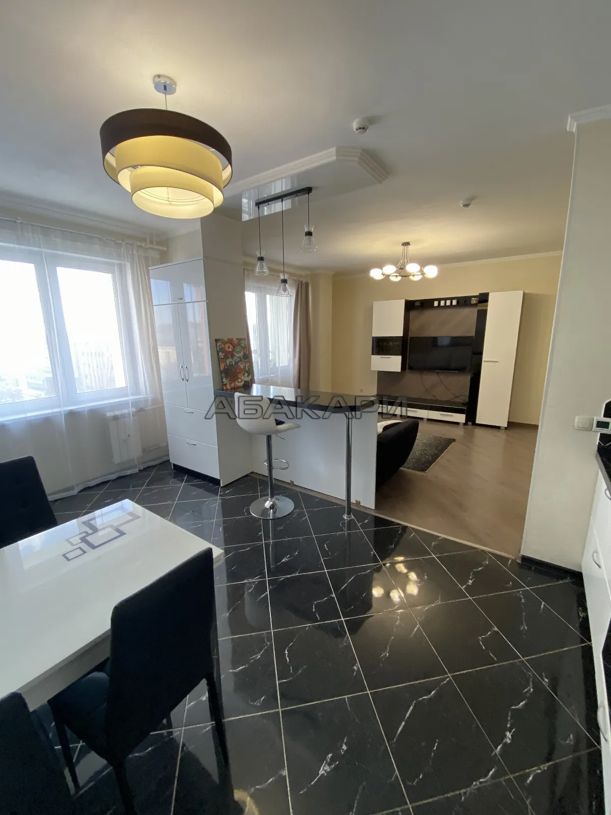 3-комнатная улица Республики, 37А  за 80000 руб/мес фото 1