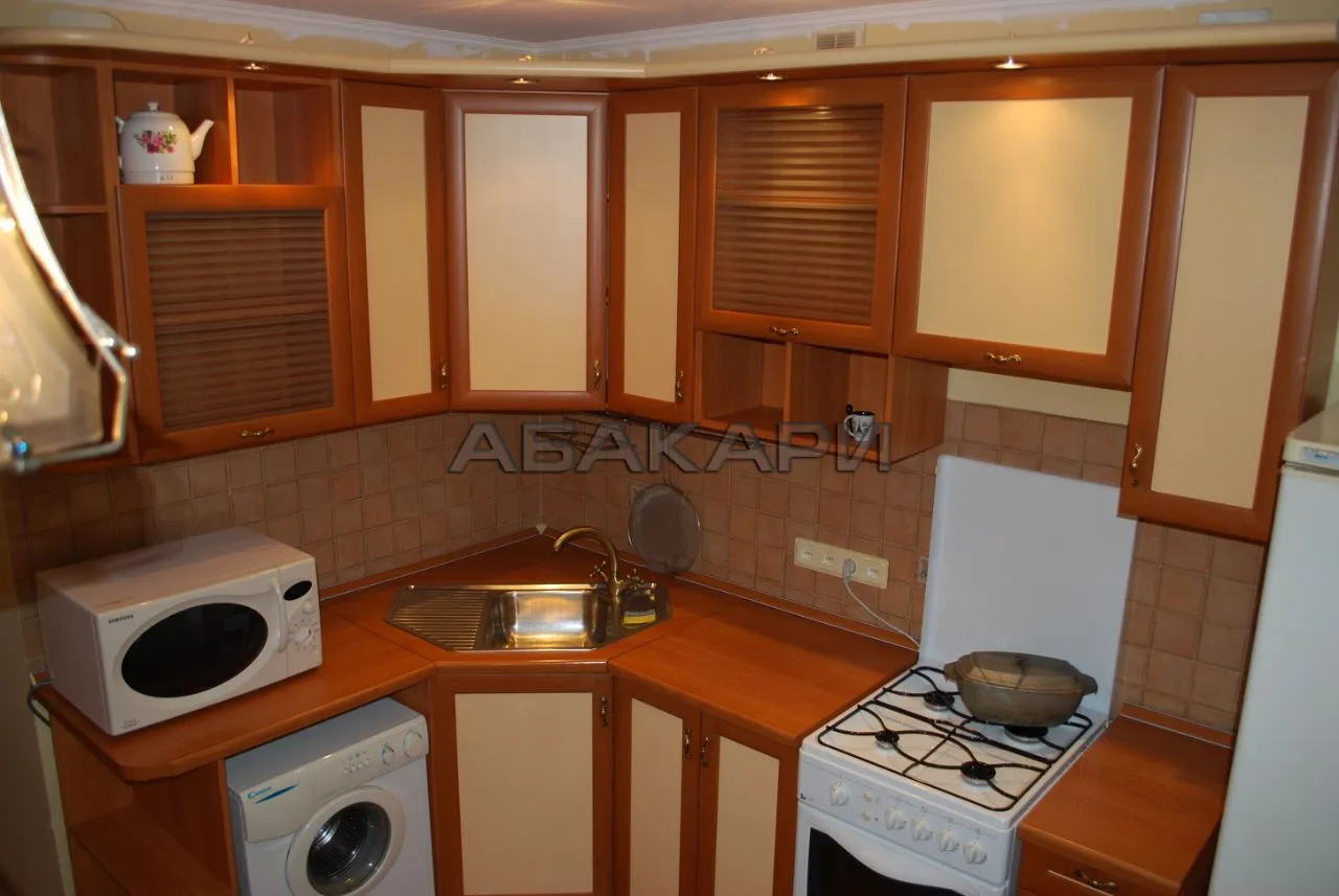 3-комнатная Свердловская улица, 13  за 38000 руб/мес фото 2