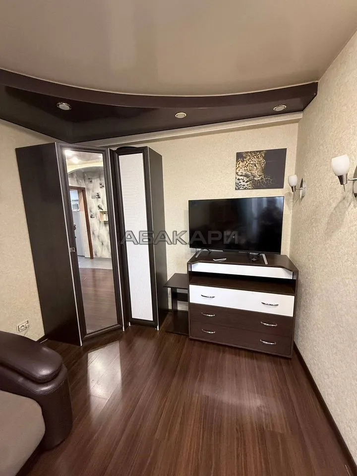 1-комнатная проспект имени Газеты Красноярский Рабочий, 111  за 30000 руб/мес фото 4