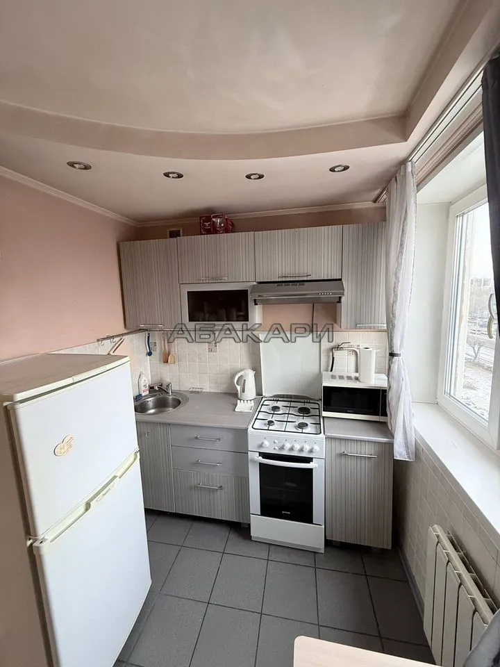 1-комнатная проспект имени Газеты Красноярский Рабочий, 111  за 30000 руб/мес фото 2