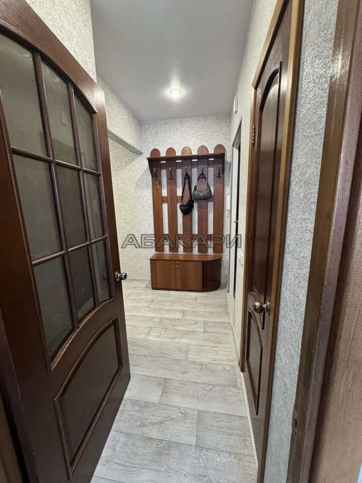3-комнатная улица Молокова, 17  за 50000 руб/мес фото 1