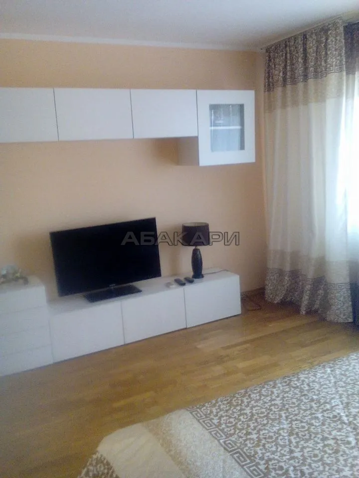 1-комнатная улица Авиаторов, 64  за 35000 руб/мес фото 1