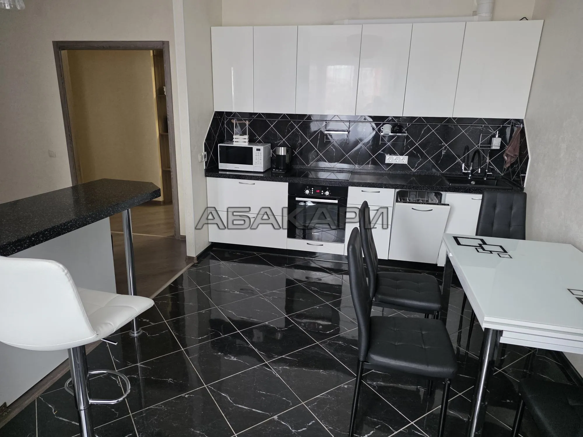 3-комнатная улица Республики, 37А  за 75000 руб/мес фото 1