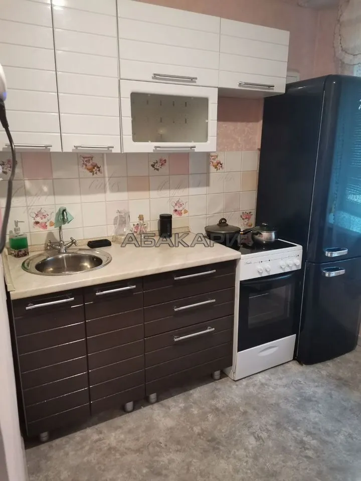 1-комнатная Омская улица, 18  за 30000 руб/мес фото 1