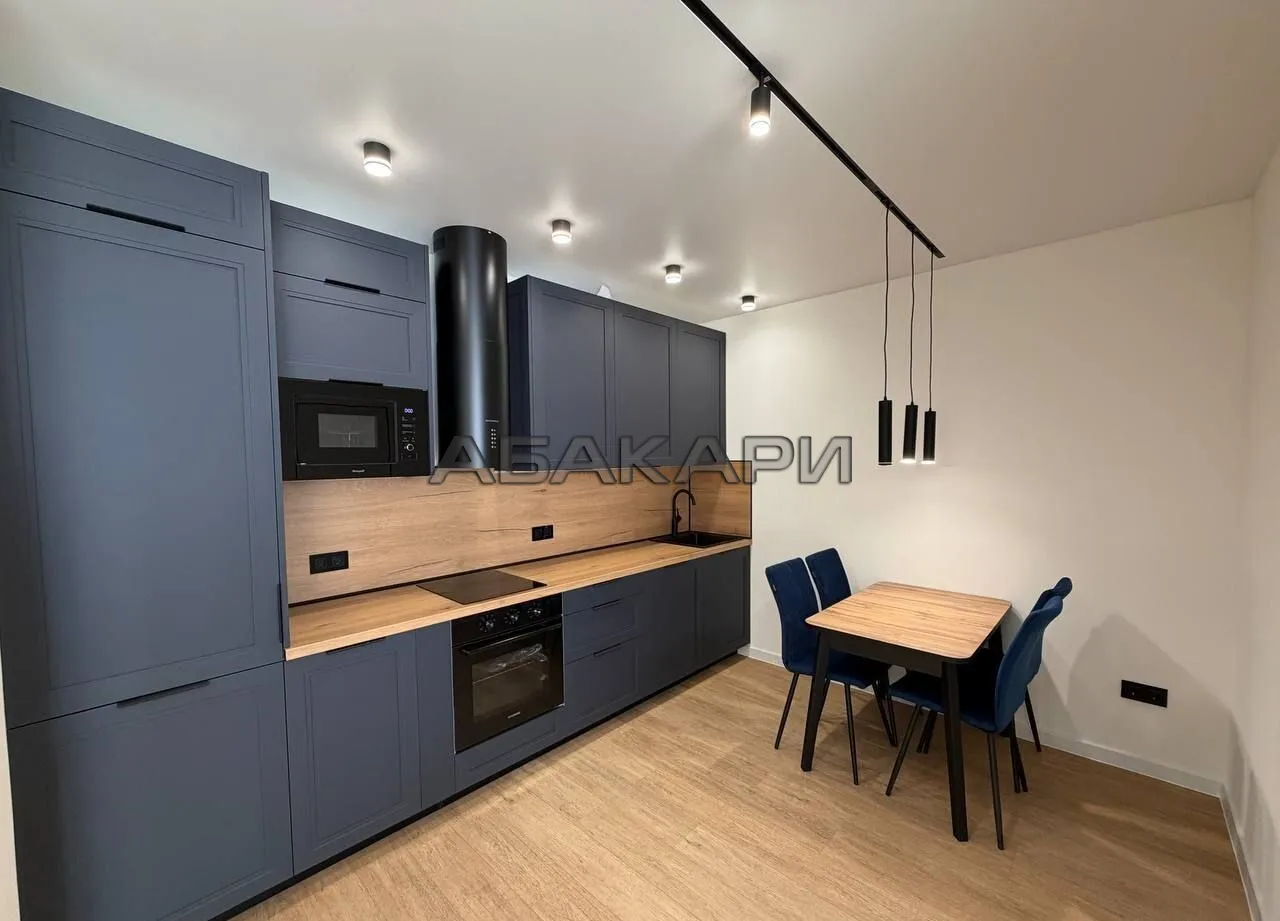 3-комнатная улица Авиаторов, 18  за 80000 руб/мес фото 1