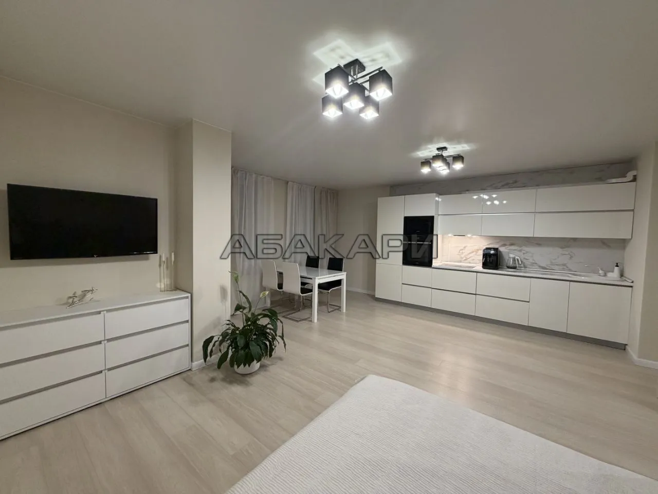2-комнатная улица Петра Ломако, 14  за 60000 руб/мес фото 1