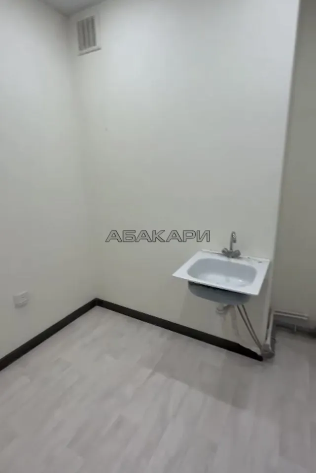 3-комнатная улица Александра Матросова, 34  за 35000 руб/мес фото 4